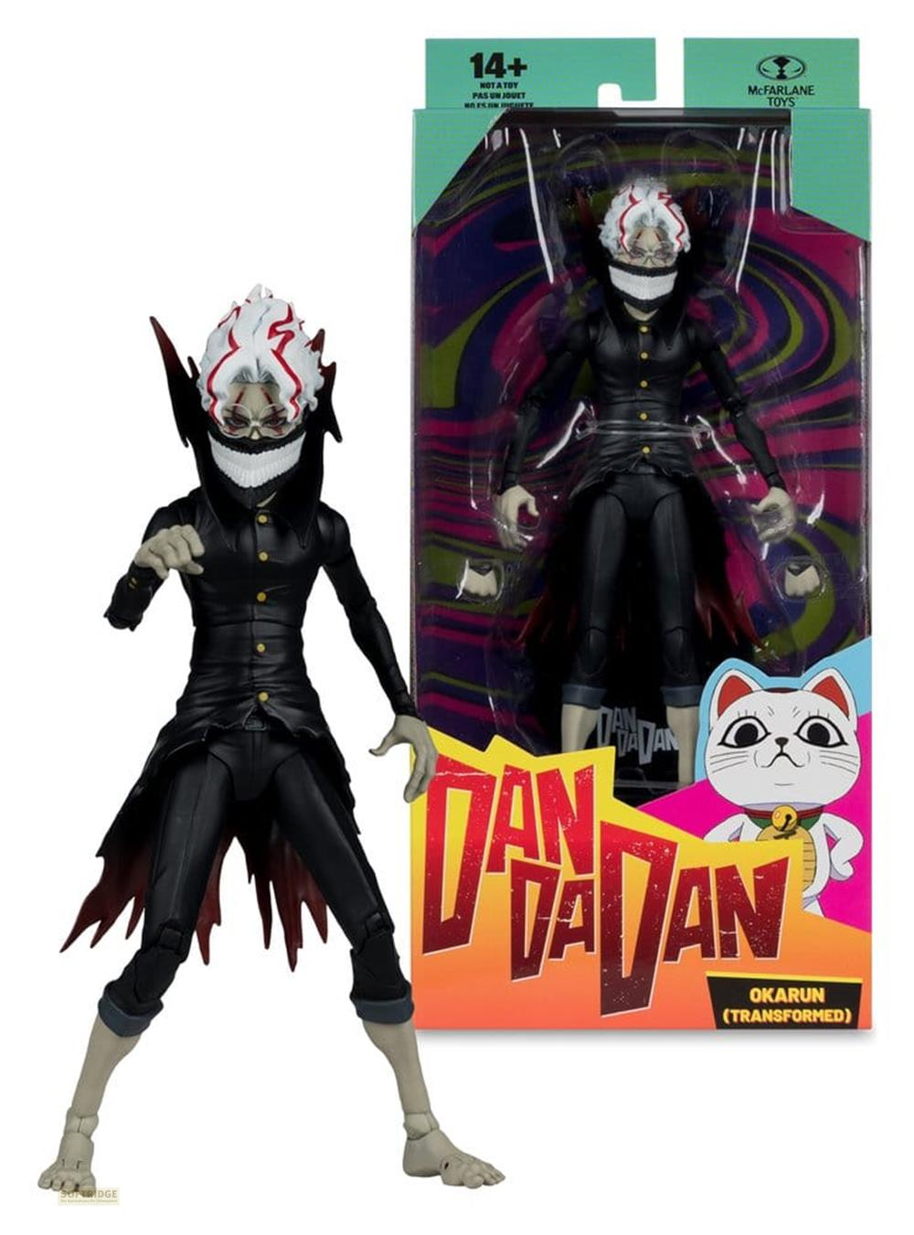 Eine Actionfigur von Okarun (verwandelt) aus Dandan mit weißem Haar und schwarzem Anzug.