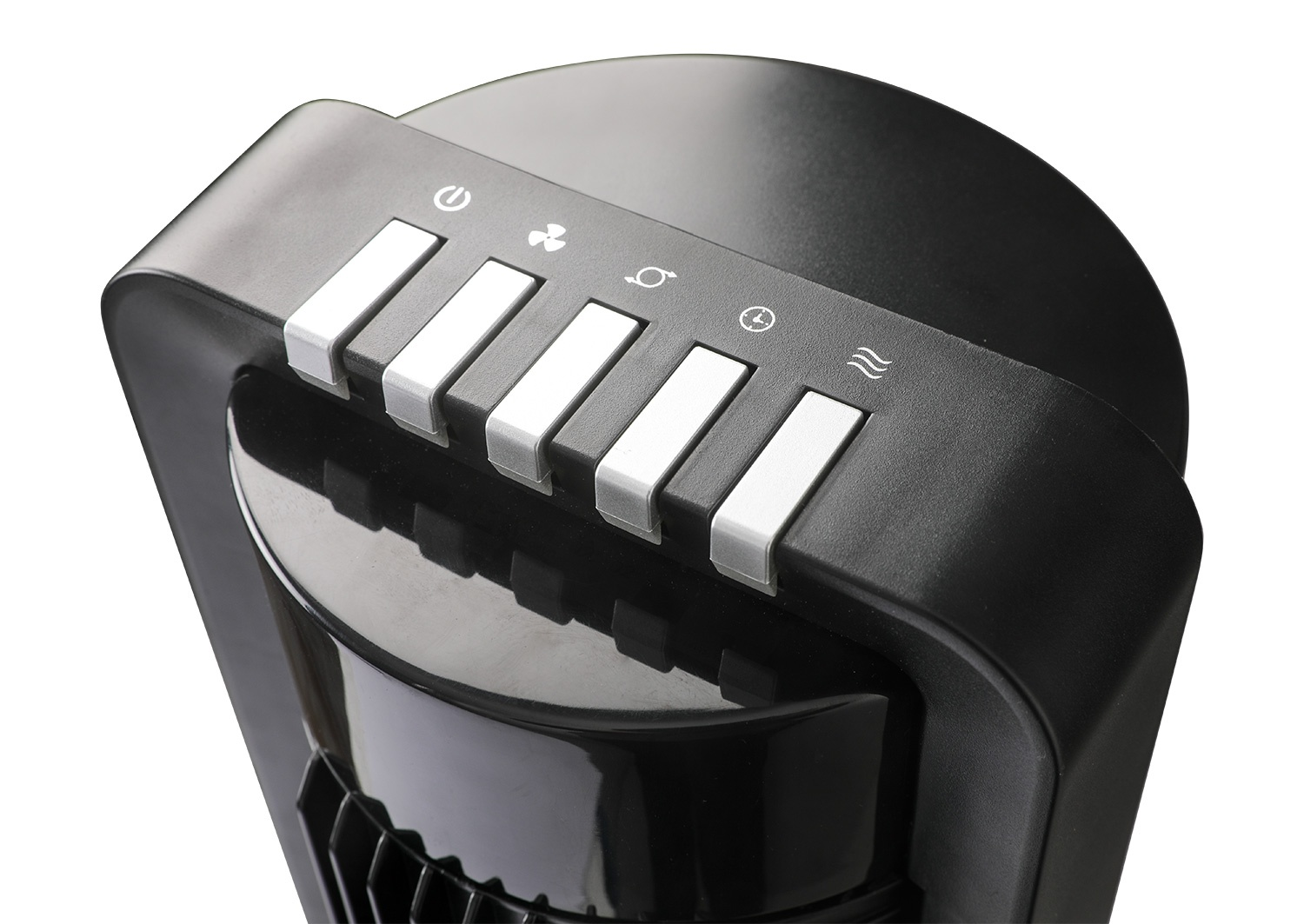 Primo piano dei pulsanti di un ventilatore nero con icone per accensione, velocità, timer e calore.