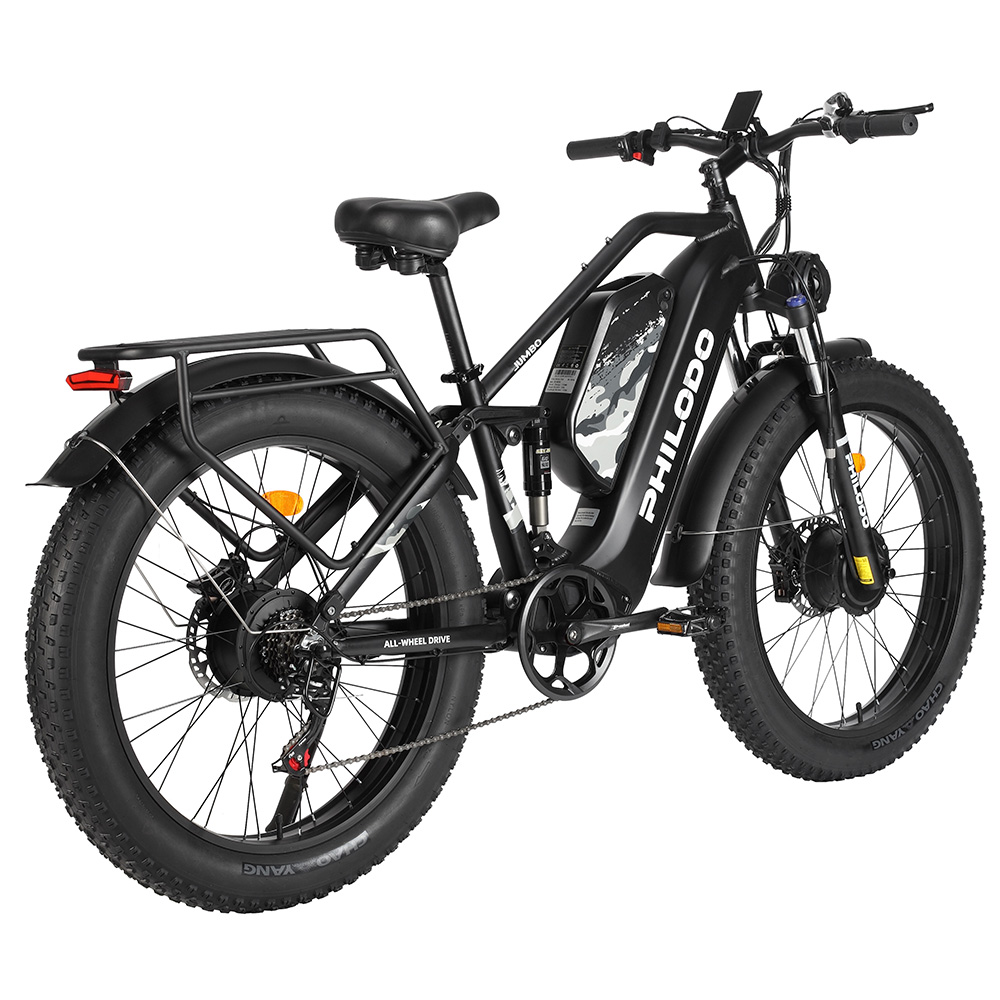 Bici elettrica nera con pneumatici larghi, portapacchi e sospensioni. Luci e logo.
