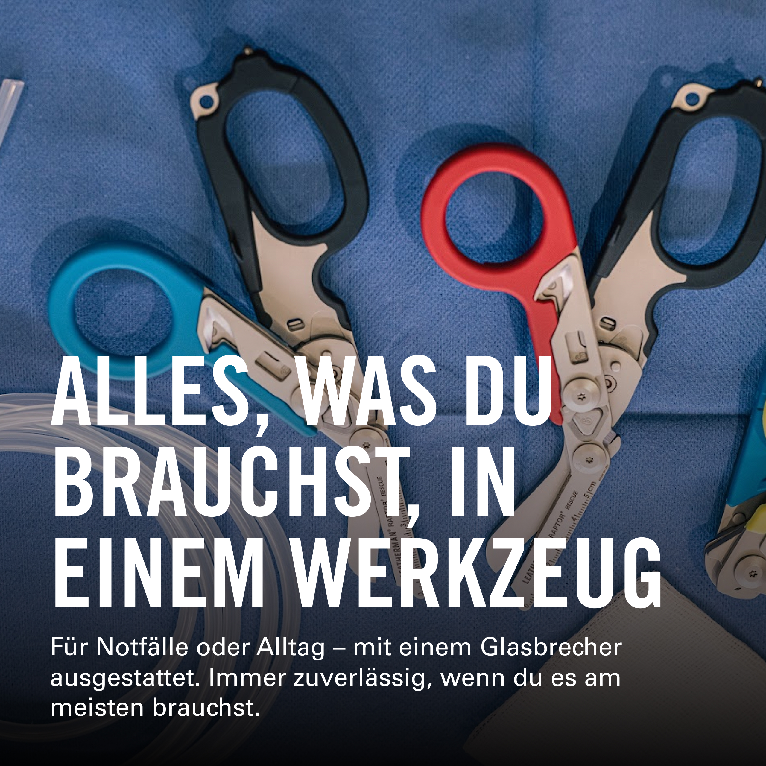 Mehrere Werkzeuge liegen auf blauem Stoff. Weiße Schrift.