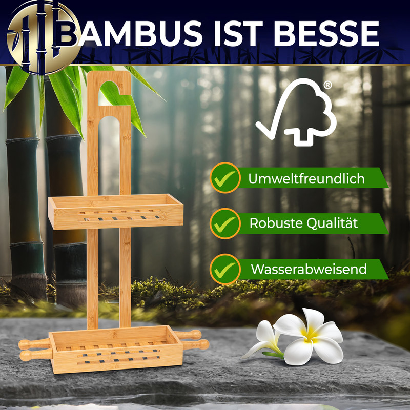 Ein Bambusregal mit zwei Ebenen steht vor einem Bambuswald. Es ist umweltfreundlich.