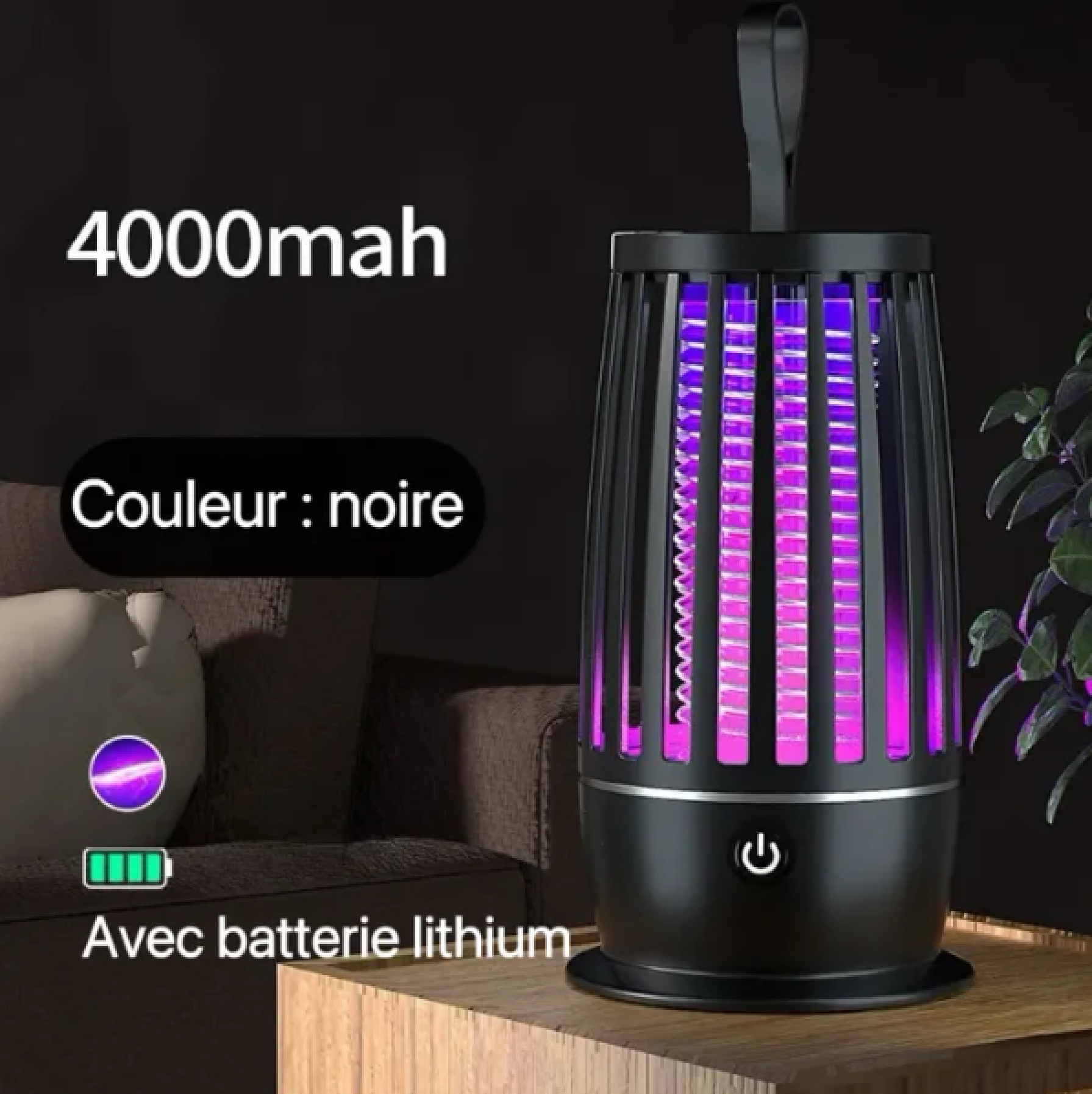 Eine schwarze Mückenlampe mit violettem Licht im Inneren, die auf einer Holzoberfläche steht und Textüberlagerungen enthält.