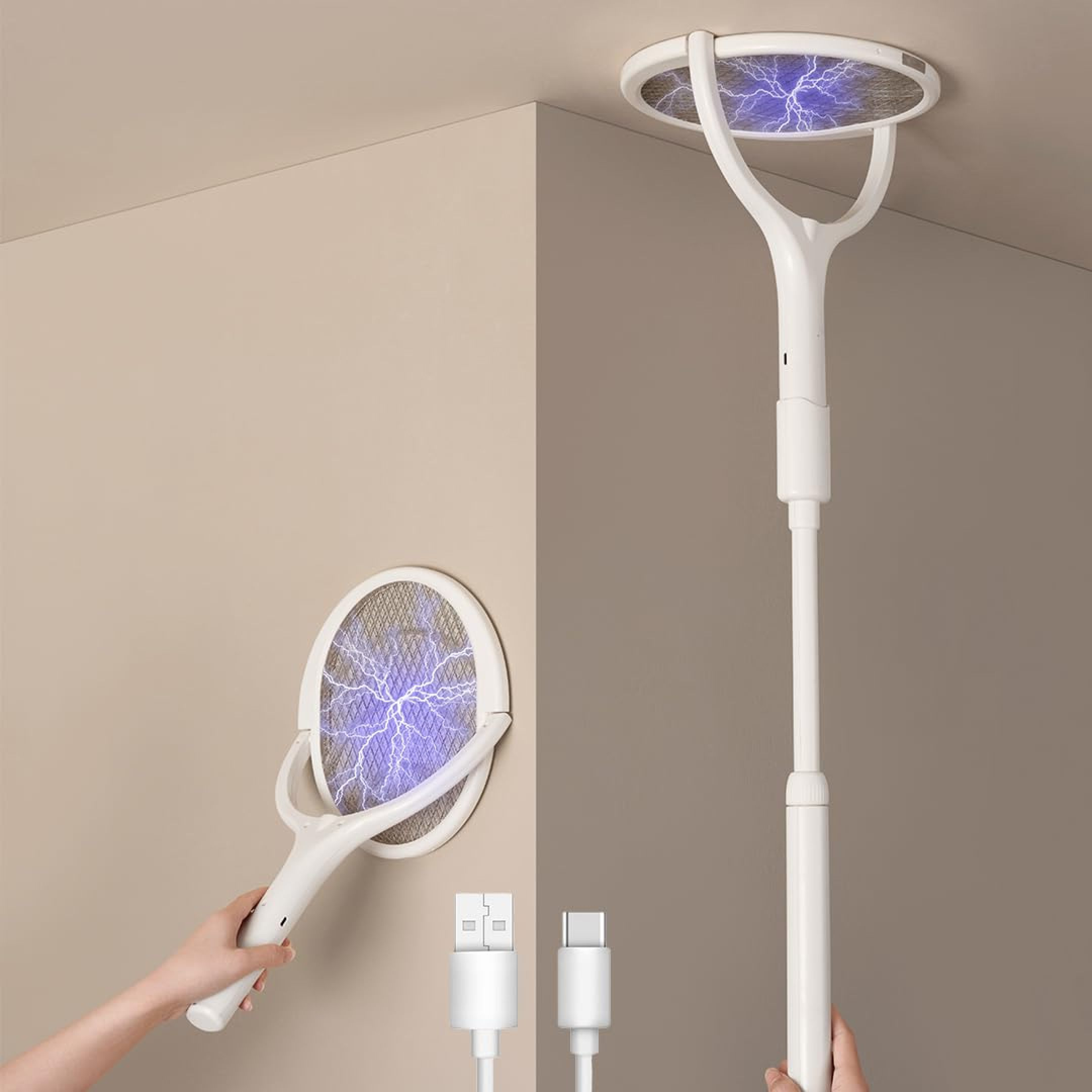 Zwei weiße elektrische Mückenklatschen, eines gehalten, eines an Decke, mit USB-Kabeln.
