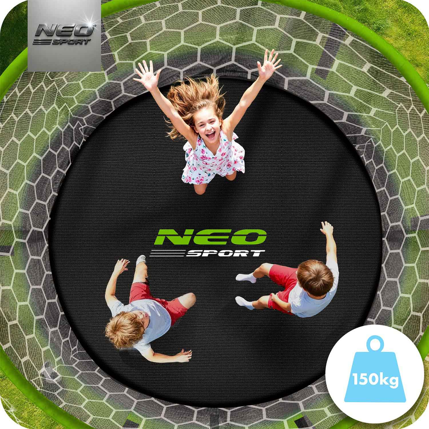 Trzy dzieci skacze na trampolinie. Jedno śmieje się z uniesionymi rękami. Ikona wagi pokazuje 150kg.