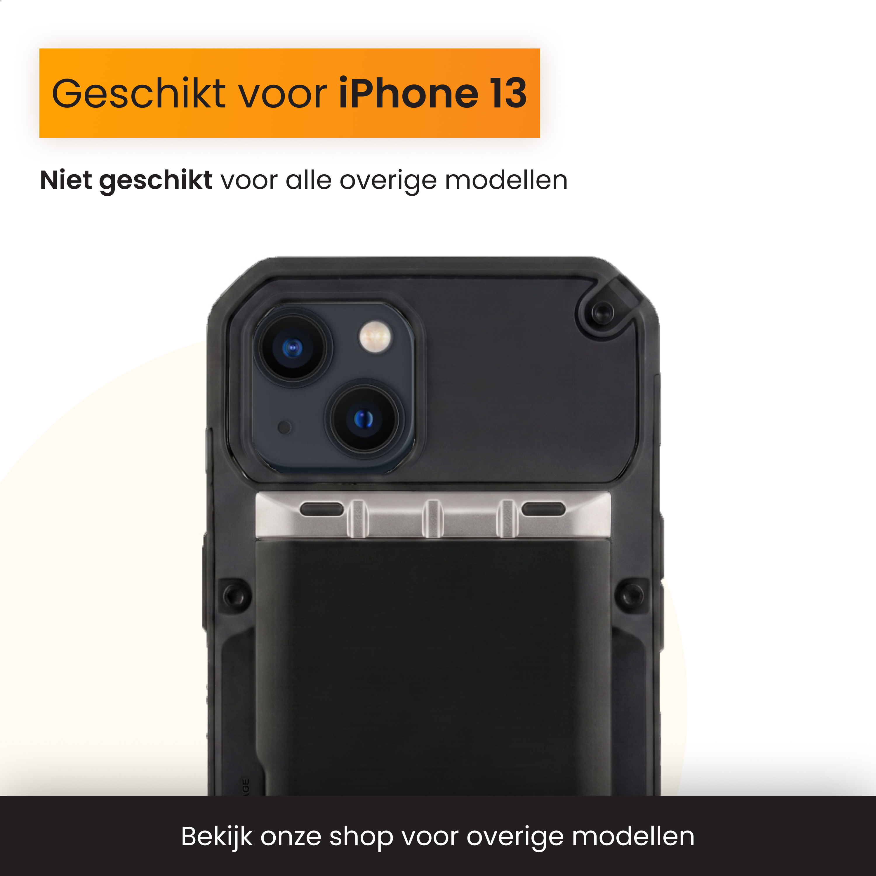 iPhone 13 Hülle mit Kamera, silbernen Akzenten und schwarzem Band.
