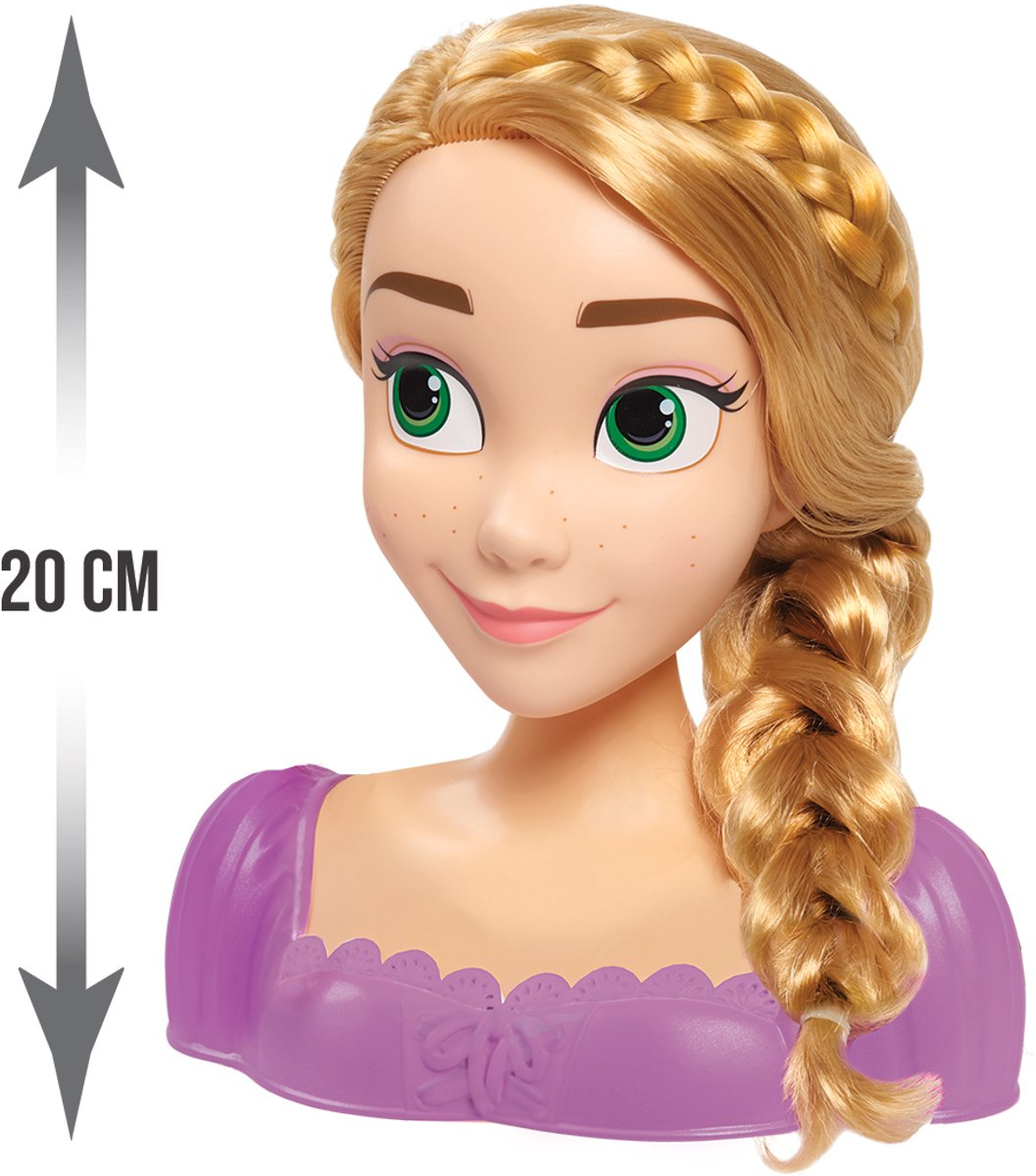 Eine Puppe mit blonden Zöpfen und lila Kleid, 20 cm hoch.