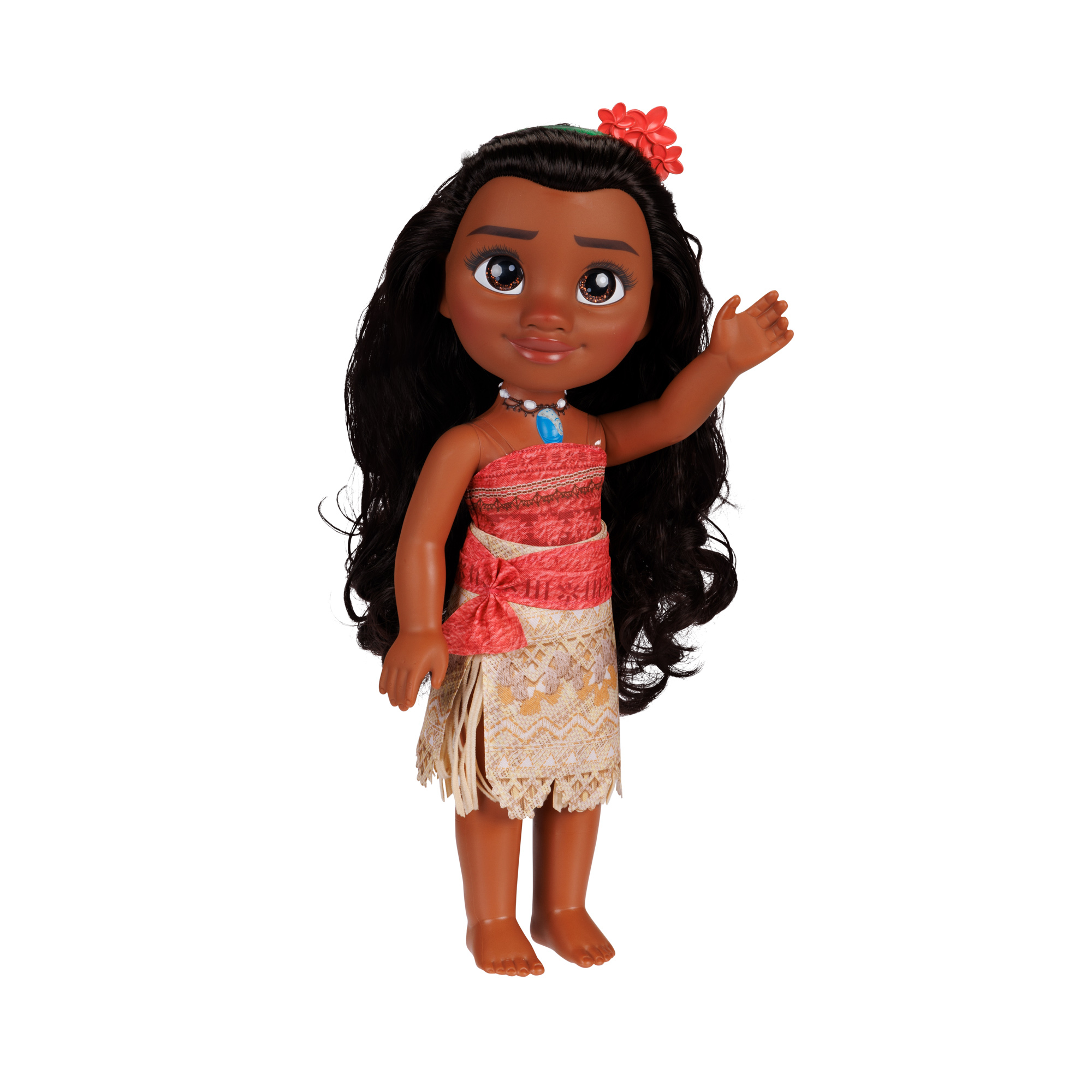 Eine Moana-Puppe mit dunklem Haar, roter Blume im Haar, blauem Medaillon und traditionellem Kleid.