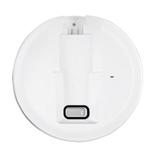 Un dispositivo circular blanco con una ranura central y un botón gris en la parte inferior.