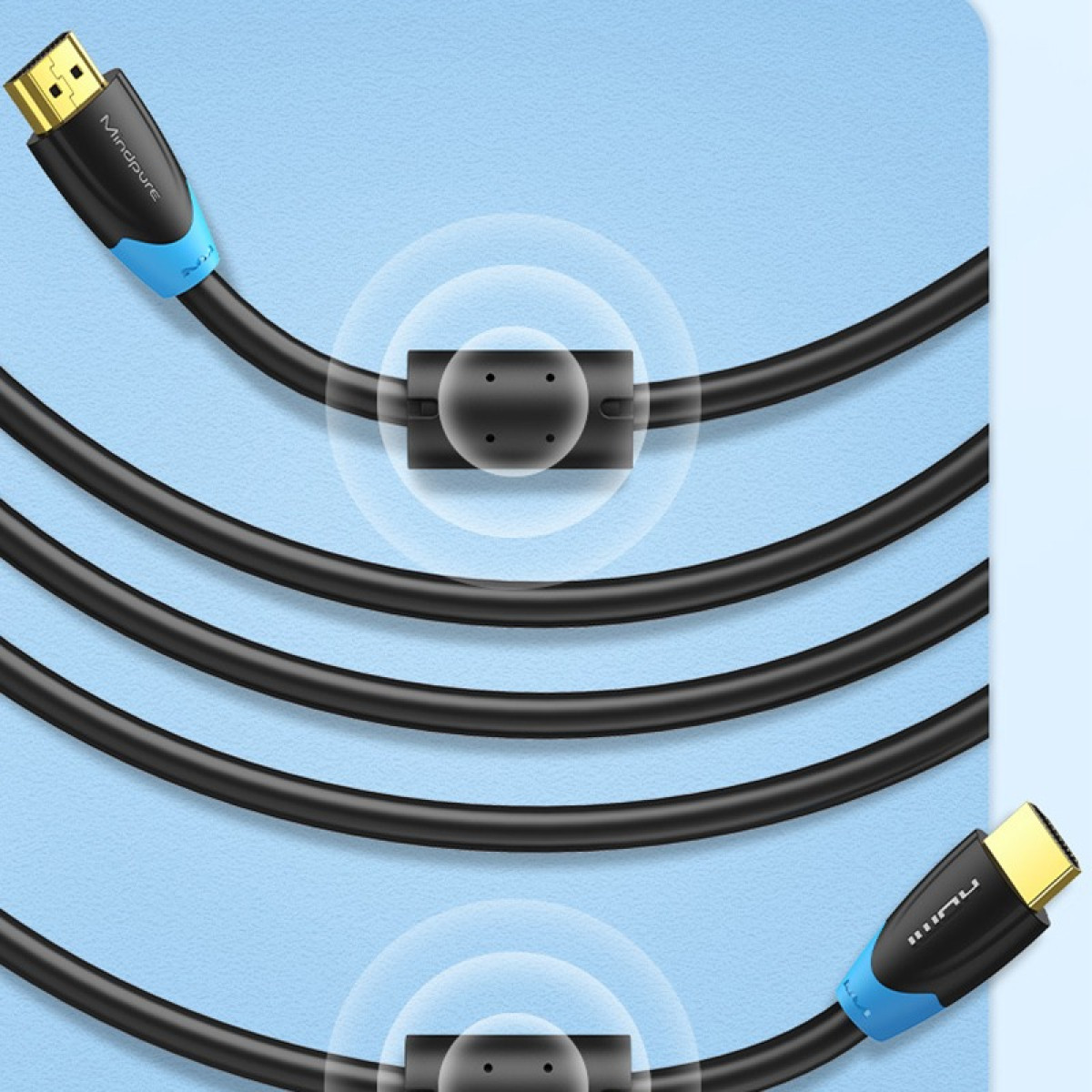 Schwarzes HDMI-Kabel mit blauem Kragen und goldenem Stecker auf blauem Hintergrund.