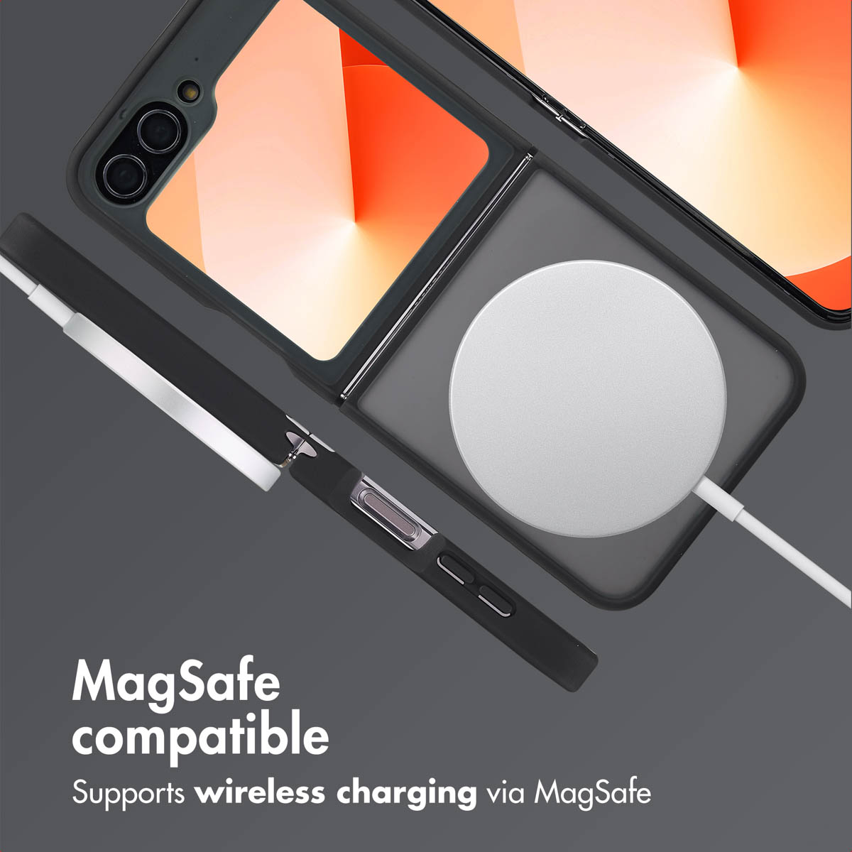 Uno smartphone nero con schermo aperto mostra uno sfondo arancione e bianco. Un caricabatterie MagSafe bianco è collegato.