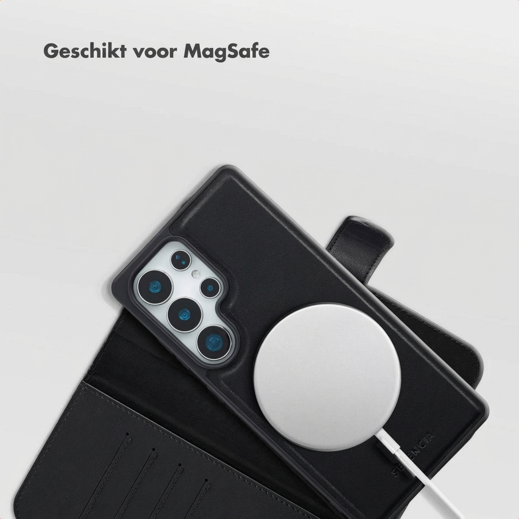 Telefono nero con caricatore MagSafe e fotocamere su una custodia.