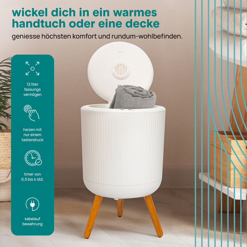 Ein weißer Handtuchwärmer auf Holzbeinen mit geöffnetem Deckel, darin ein graues Handtuch.