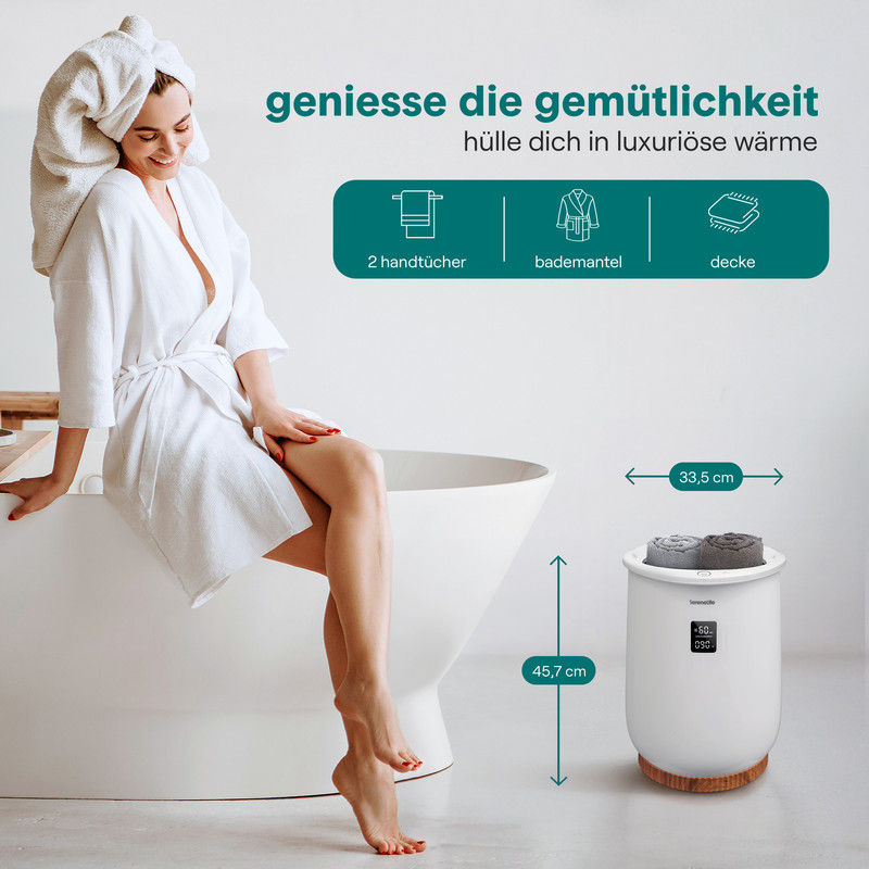 Eine Frau im Bademantel sitzt auf einer Badewanne neben einem Handtuchwärmer.