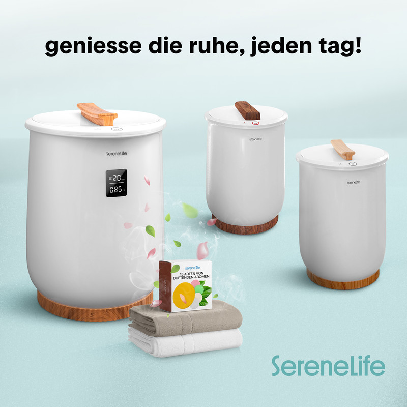 Drei weiße Dampfgarer mit Holzakzenten, Handtüchern und Aromen.
