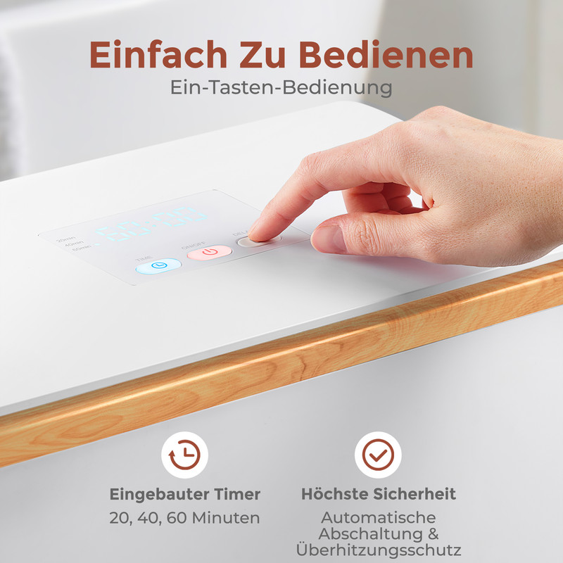 Eine Hand drückt einen Knopf auf einem weißen Gerät mit digitaler Anzeige.