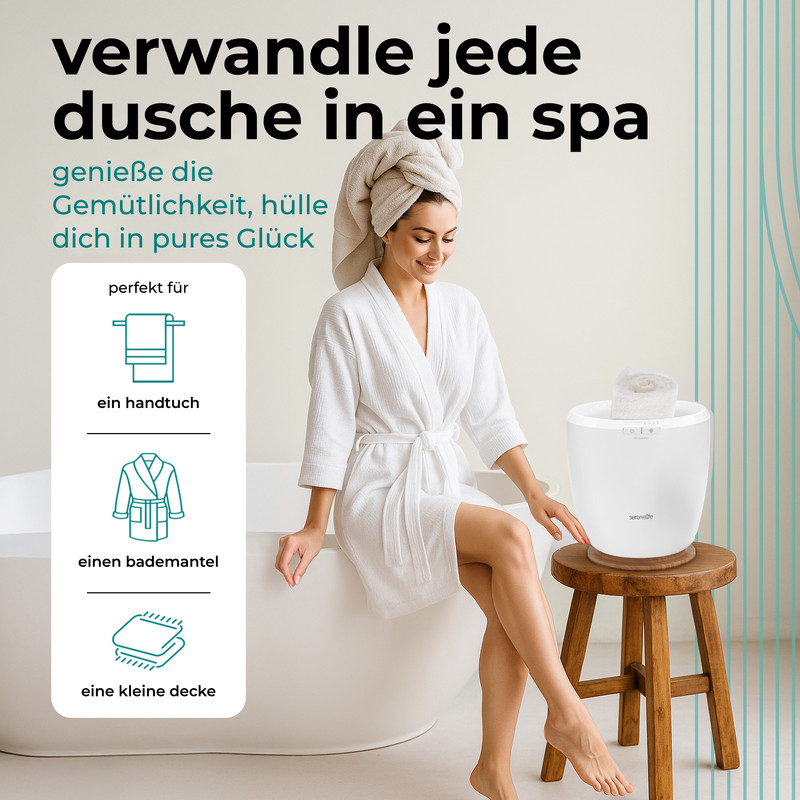 Eine Frau in einem weißen Bademantel und Handtuch auf dem Kopf, sitzt an einer weißen Badewanne neben einem Handtuchwärmer.