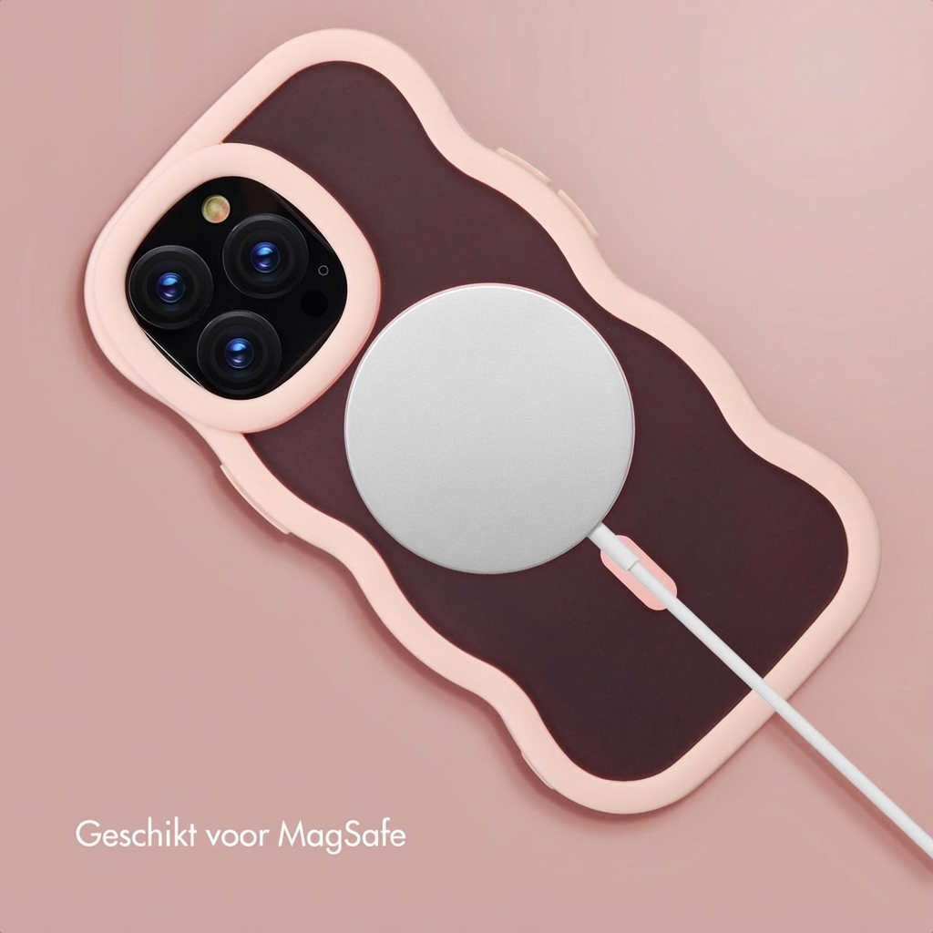 Un telefono con caricabatterie MagSafe e cavo su sfondo rosa.