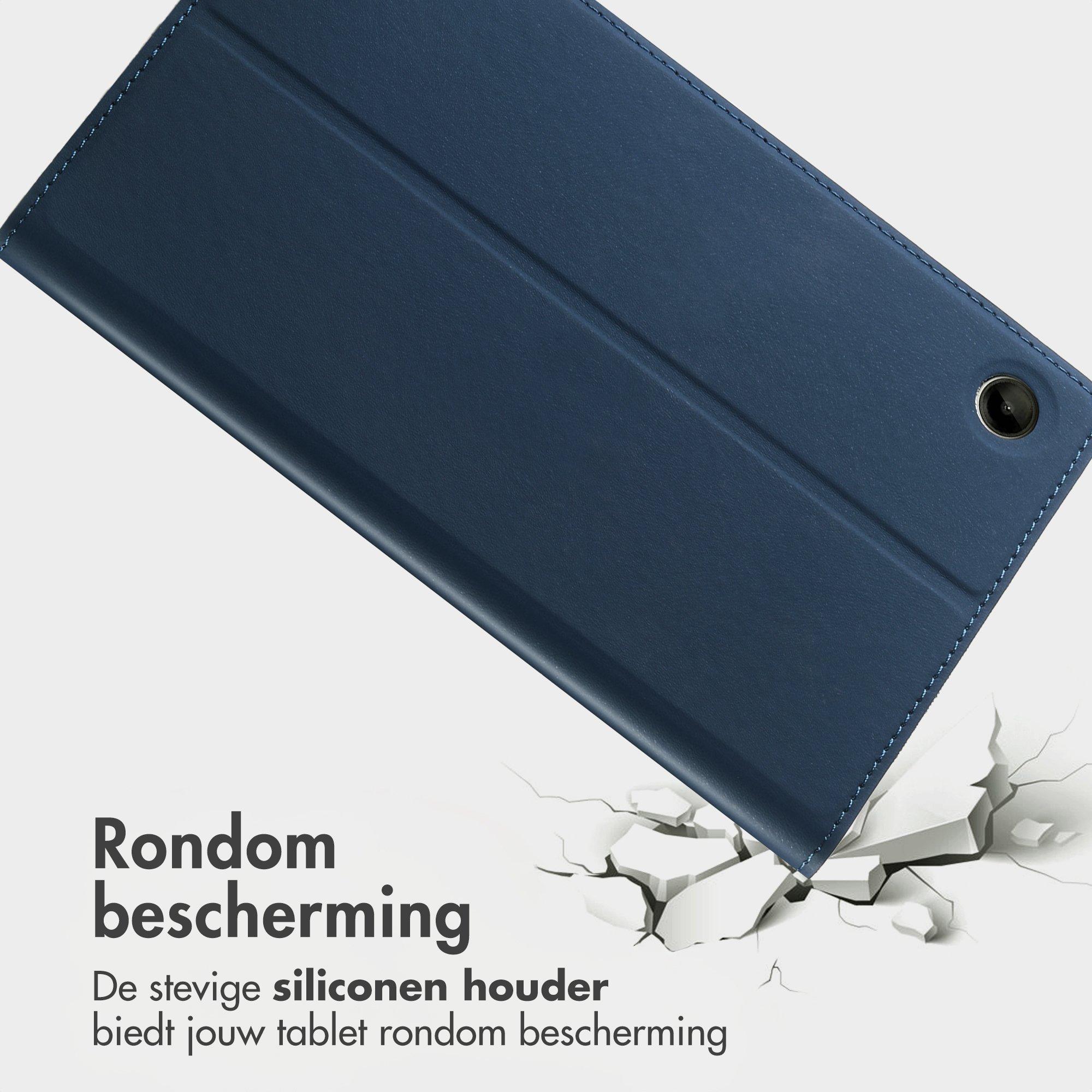 Donkerblauwe tablethoes met robuust design tegen gebroken achtergrond.
