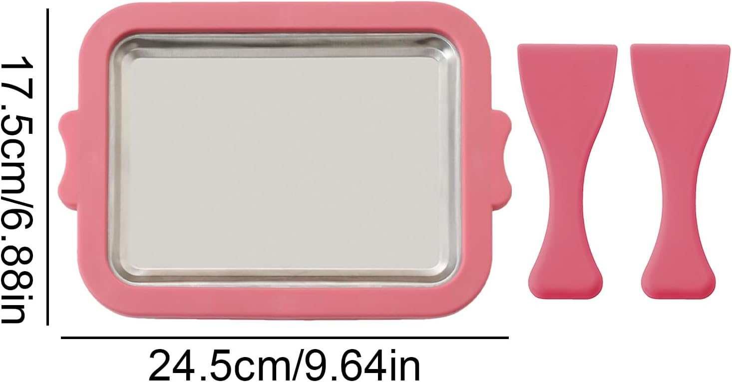 Pinke Eismaschine mit zwei pinken Spateln auf weißem Hintergrund.