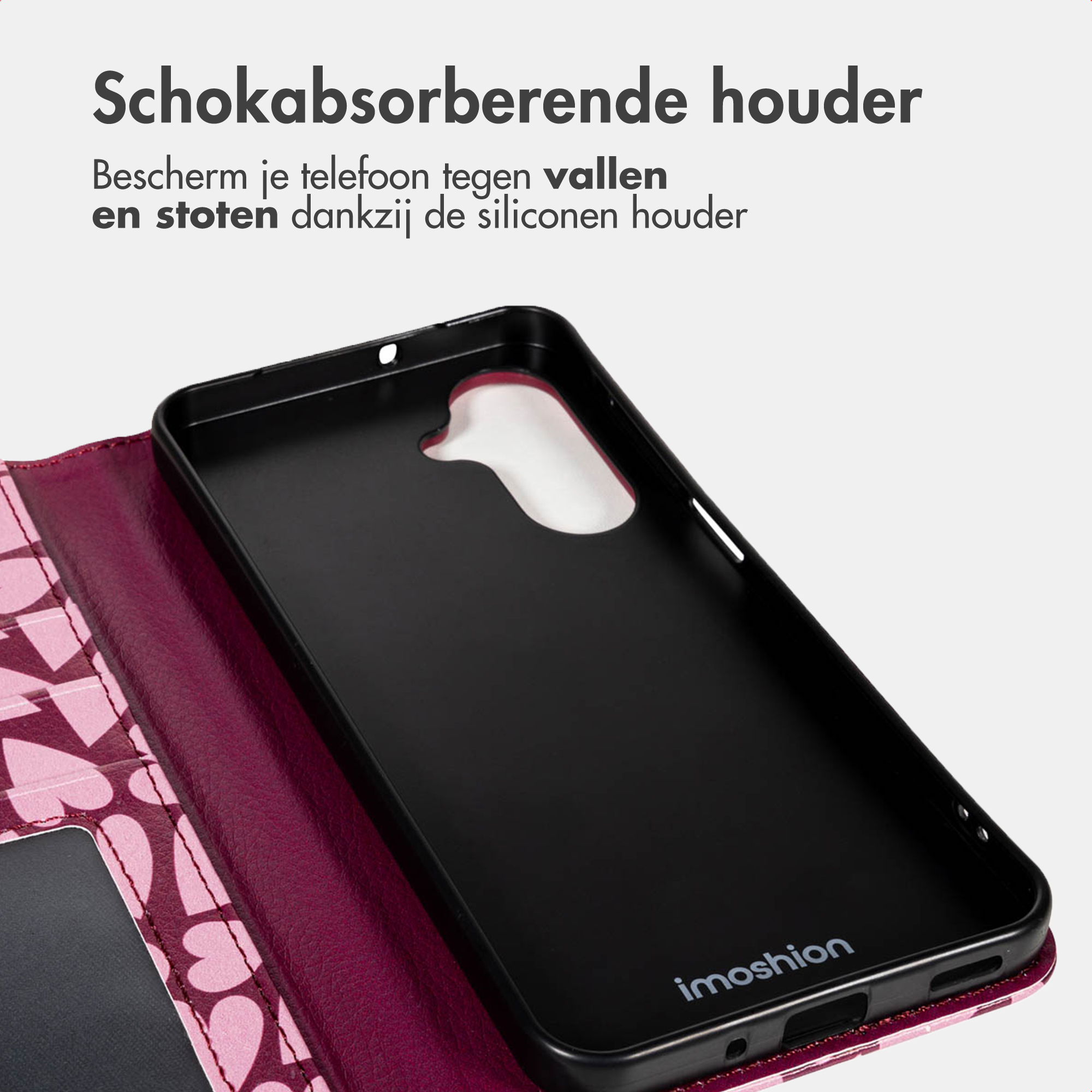 Custodia nera per telefono con cuori rosa su patta viola. Logo all'interno.