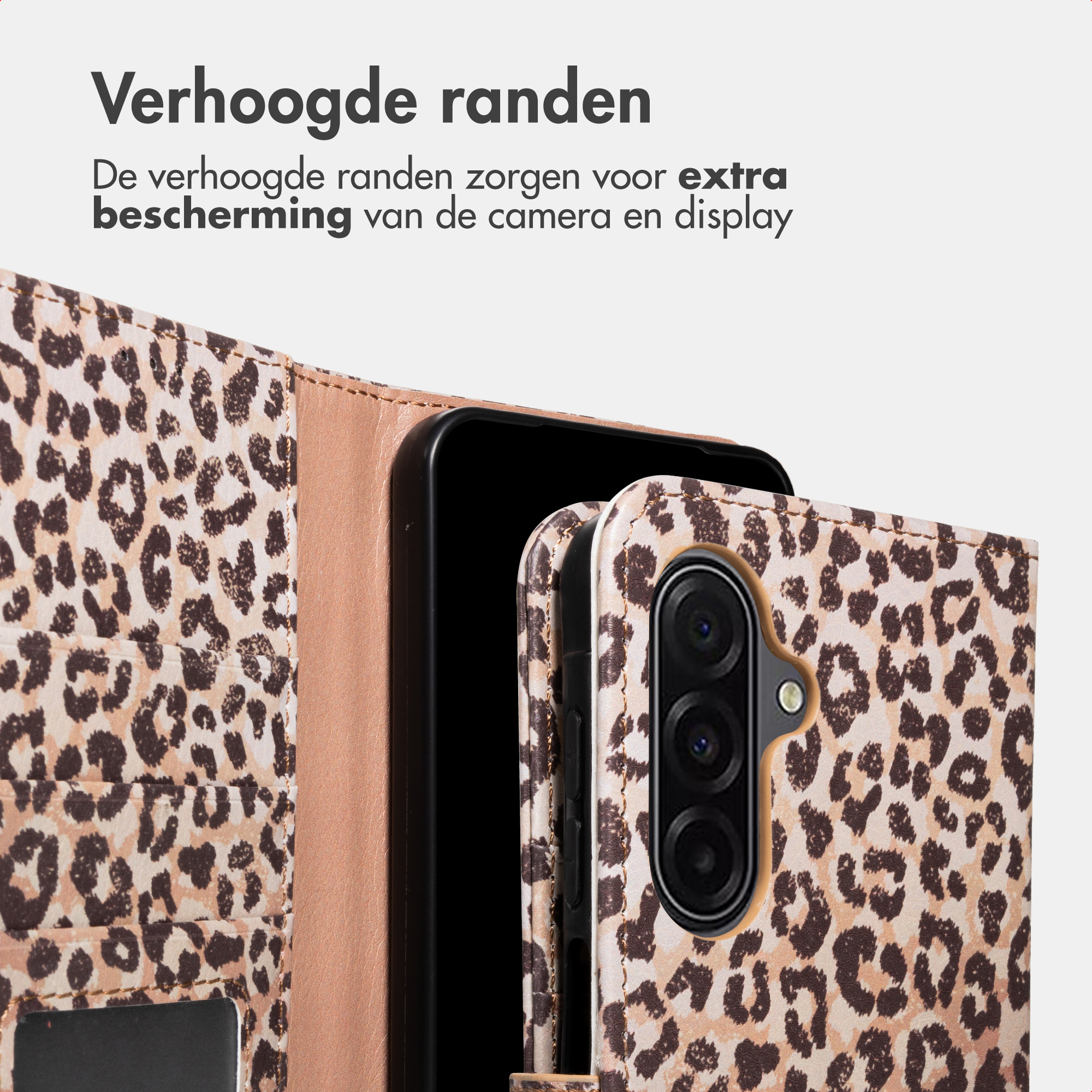 Custodia per telefono con stampa leopardata e bordi rialzati per proteggere fotocamera e display.