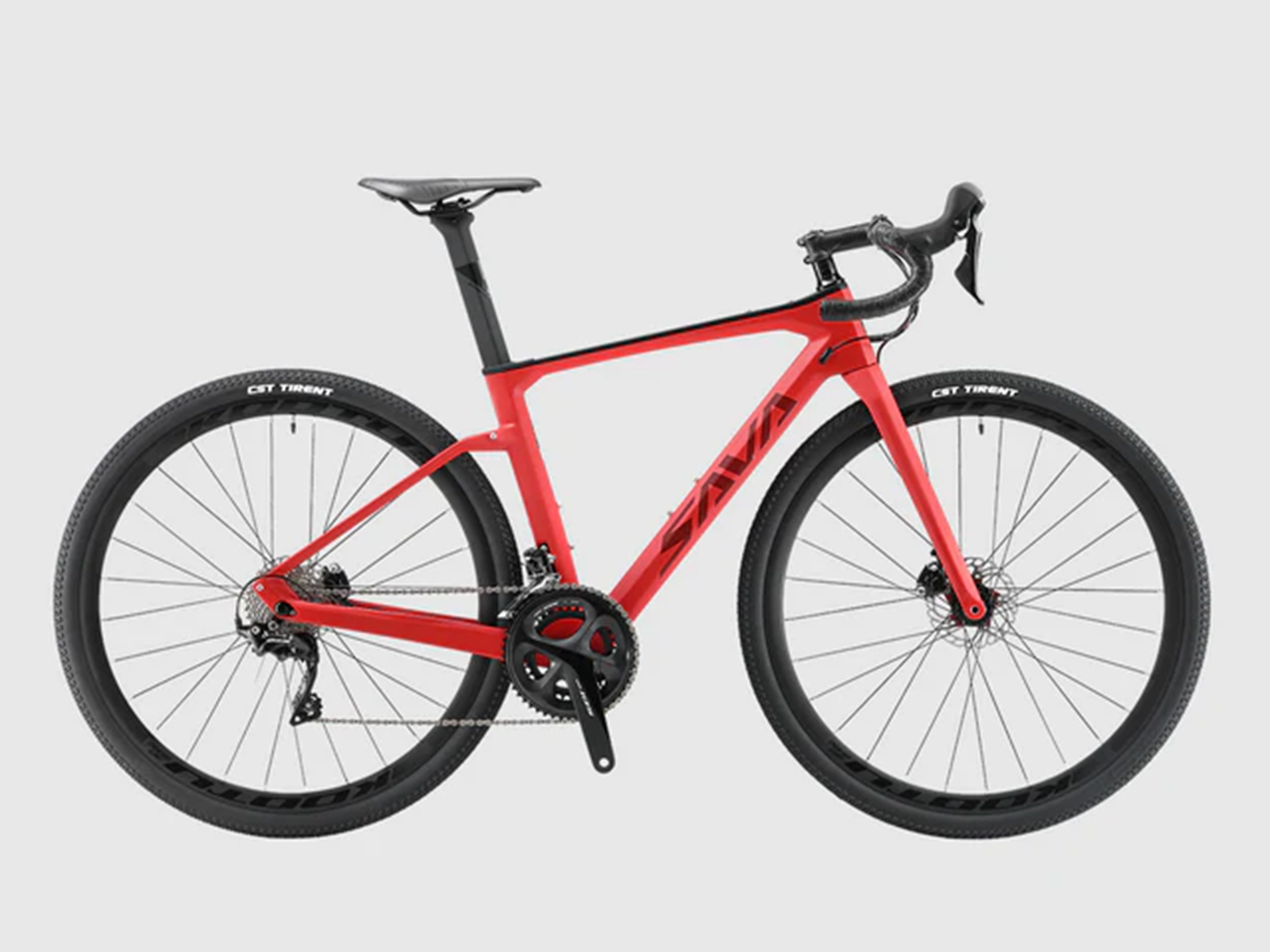 Ein rotes SAVA Rennrad mit schwarzen Lenker, Sattel und Reifen, vor einem schlichten hellgrauen Hintergrund.