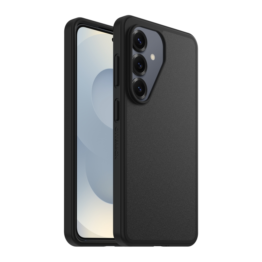 Schwarzes Smartphone mit dreifacher Kamera in einer Schutzhülle.