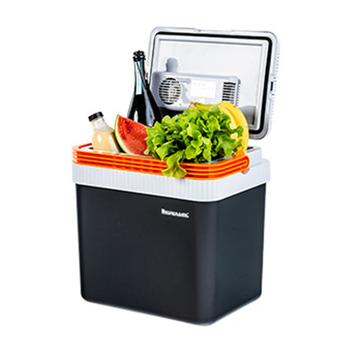 Una borsa frigo nera con coperchio aperto, piena di fetta di anguria, lattuga, bottiglia e banana.