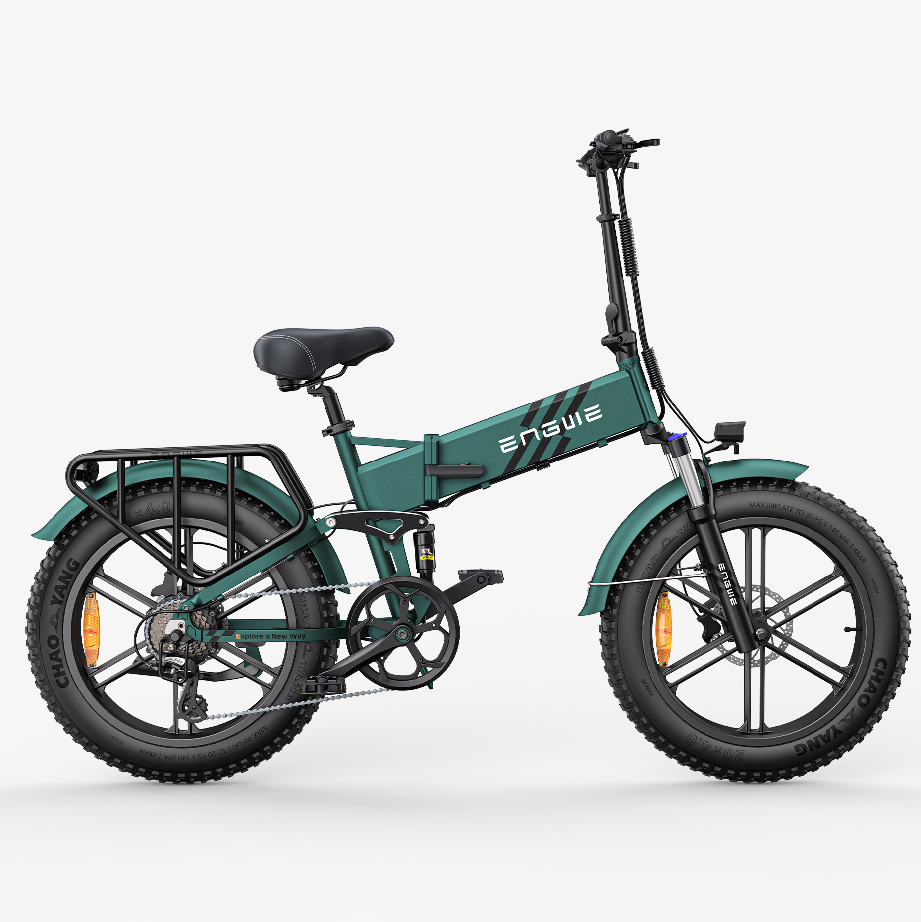 Una bicicletta elettrica pieghevole verde con pneumatici larghi e portapacchi.