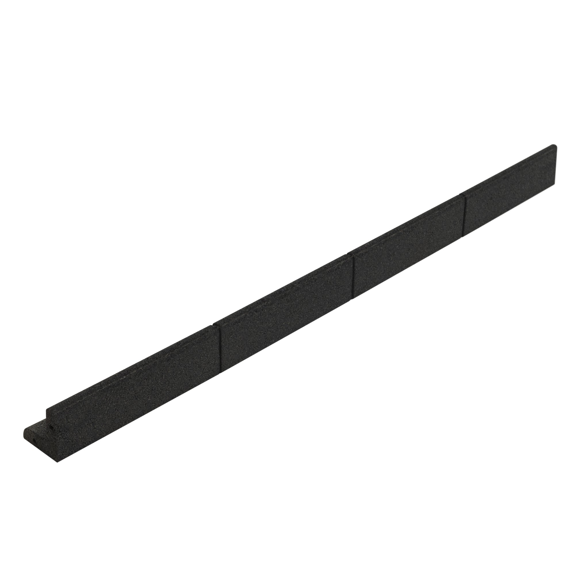 Una piedra de borde rectangular negra con una ligera inclinación sobre fondo blanco.