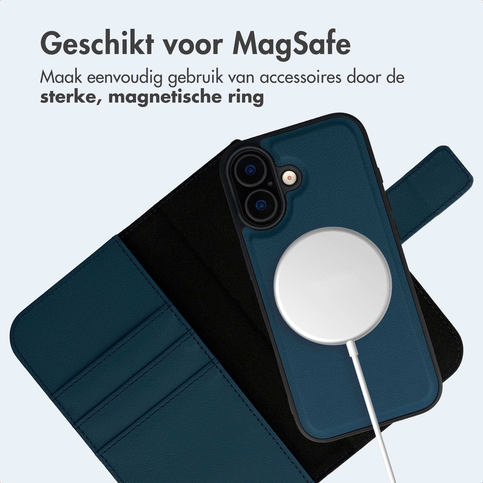 Dunkelblaues Handycover mit weißem MagSafe-Ladegerät und Kabel.