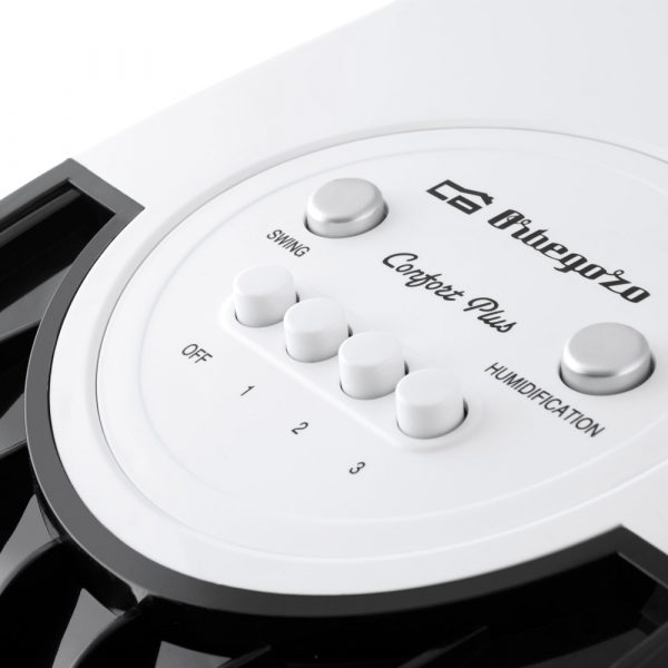 Primo piano dei comandi bianchi di un ventilatore con etichette come SWING e HUMIDIFICATION.