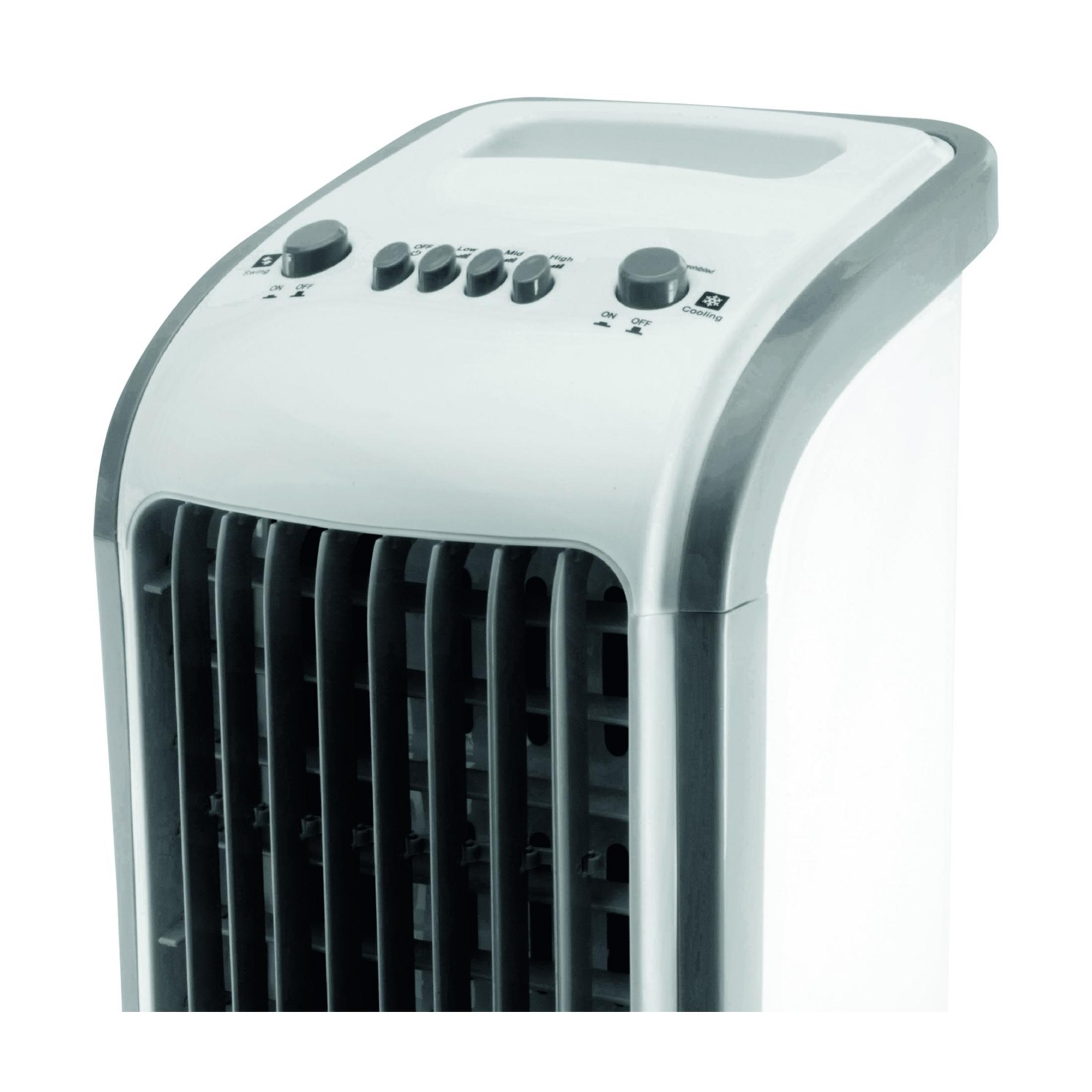 Un ventilatore a torre bianco e grigio con controlli per oscillazione, velocità della ventola (spento, basso, medio, alto) e modalità di raffreddamento.