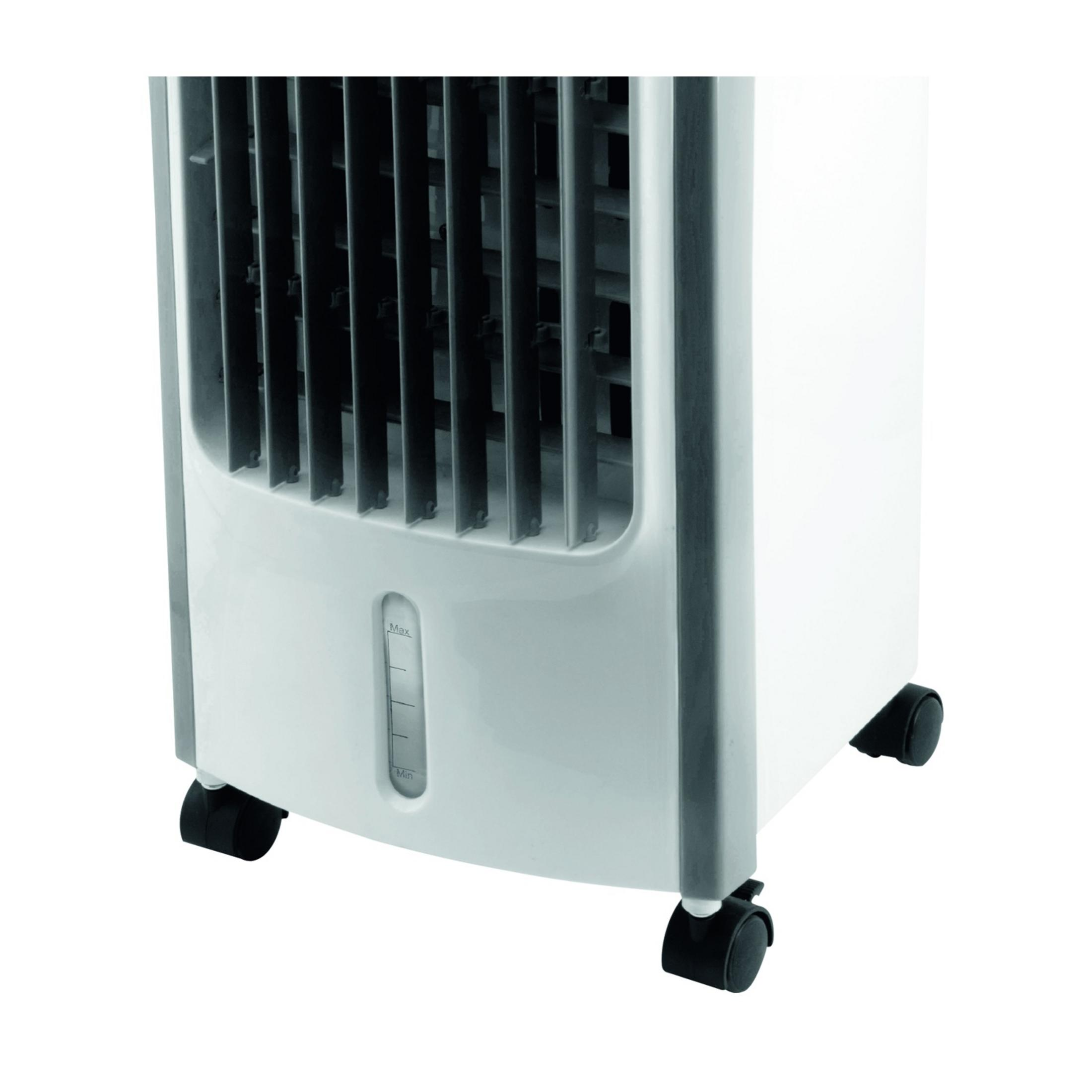 Un ventilatore a torre bianco e grigio con indicatore del livello dell'acqua e ruote nere è mostrato da una prospettiva leggermente angolata.