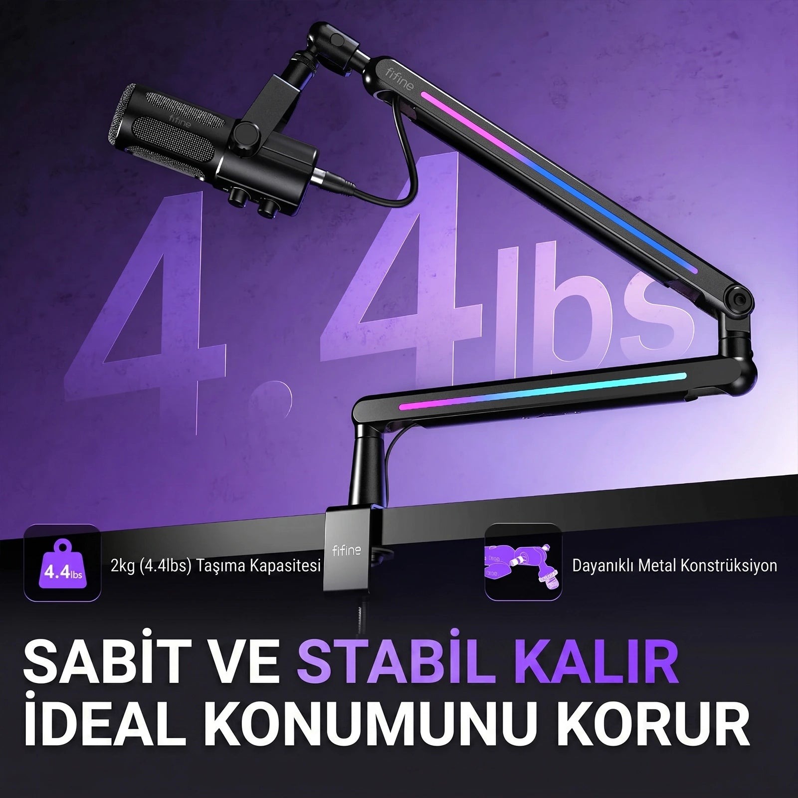 RGB aydınlatmalı siyah bir mikrofon, mor arka planda "4,4 lbs" yazısıyla birlikte bir bom kolunda duruyor.
