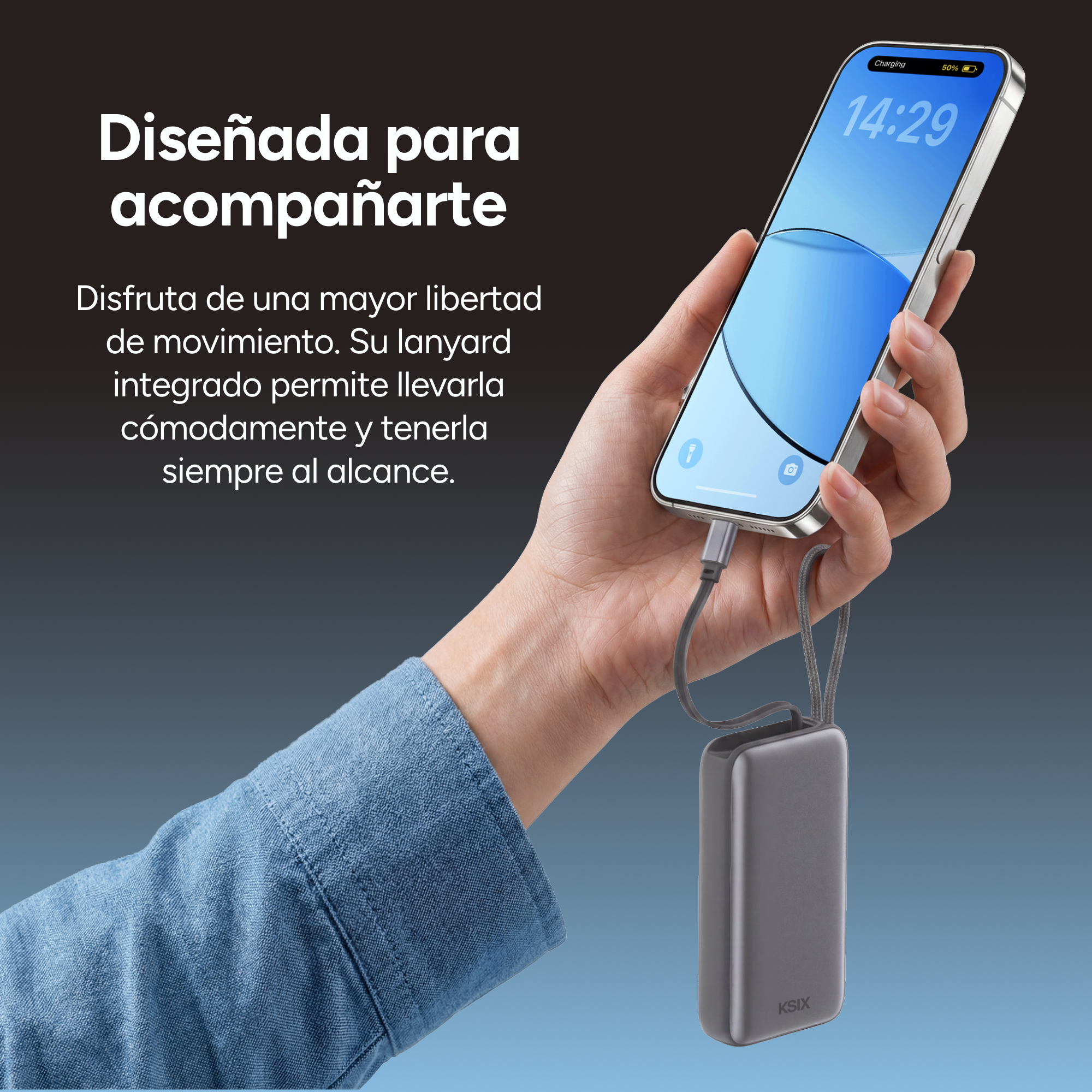 Una mano sujeta un smartphone conectado a una batería externa por cable.