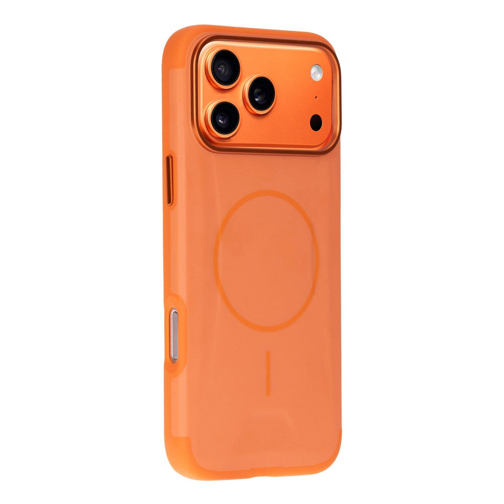 Arkada üç kamera lensi ve flaşı olan turuncu telefon kılıfı.