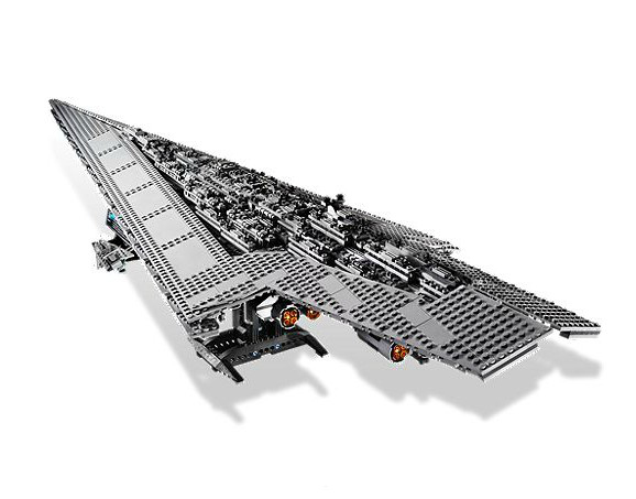 Een grijs Lego-ruimteschip met een lange, puntige neus en oranje motoren.