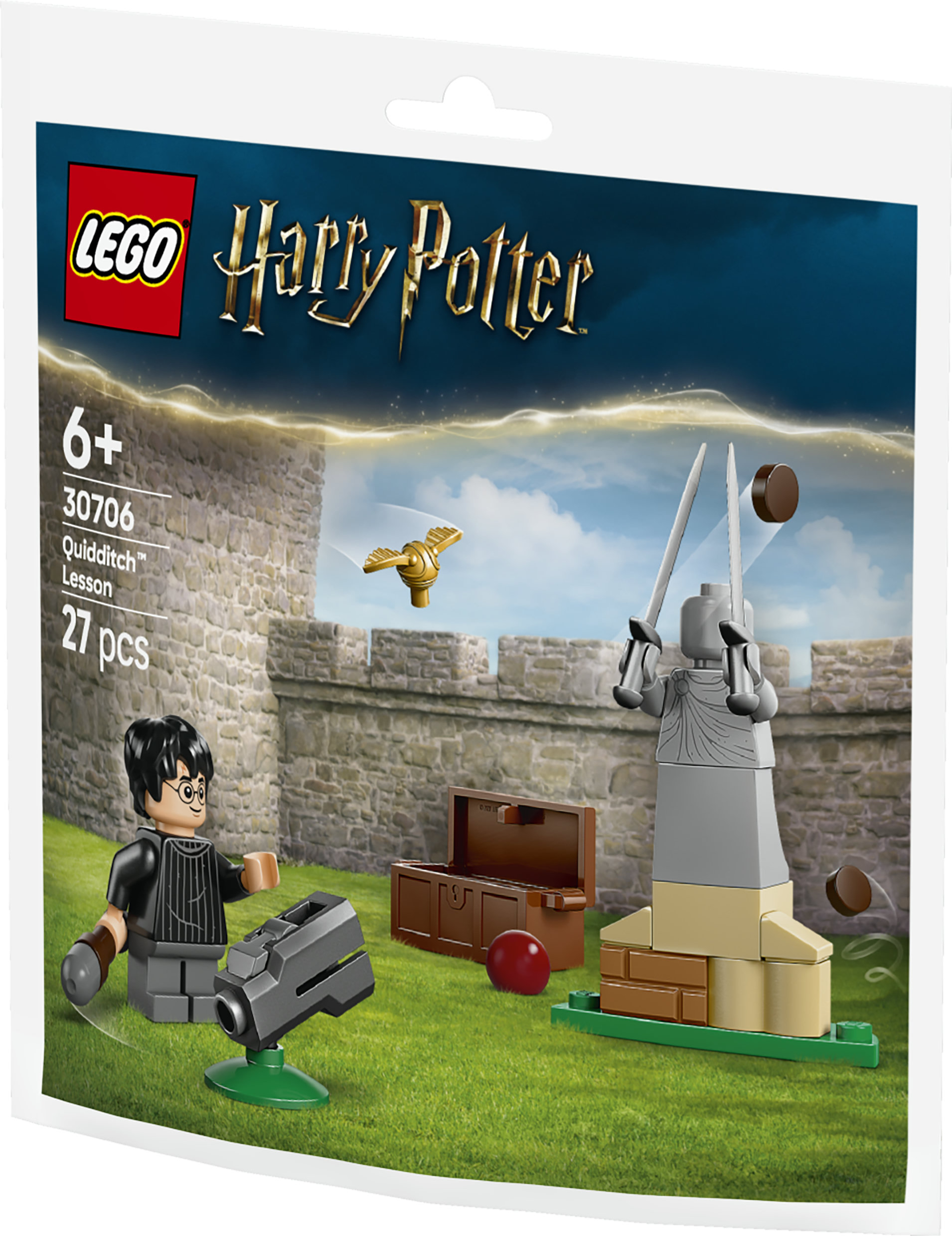 Harry, antrenman hedefi ve altın Snitch içeren LEGO Harry Potter Quidditch seti.