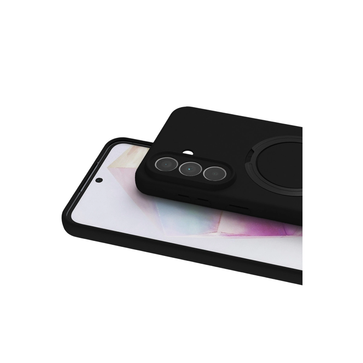 Üç kamera lensli ve manyetik halkalı siyah telefon kılıfı beyaz bir telefonun üzerinde.