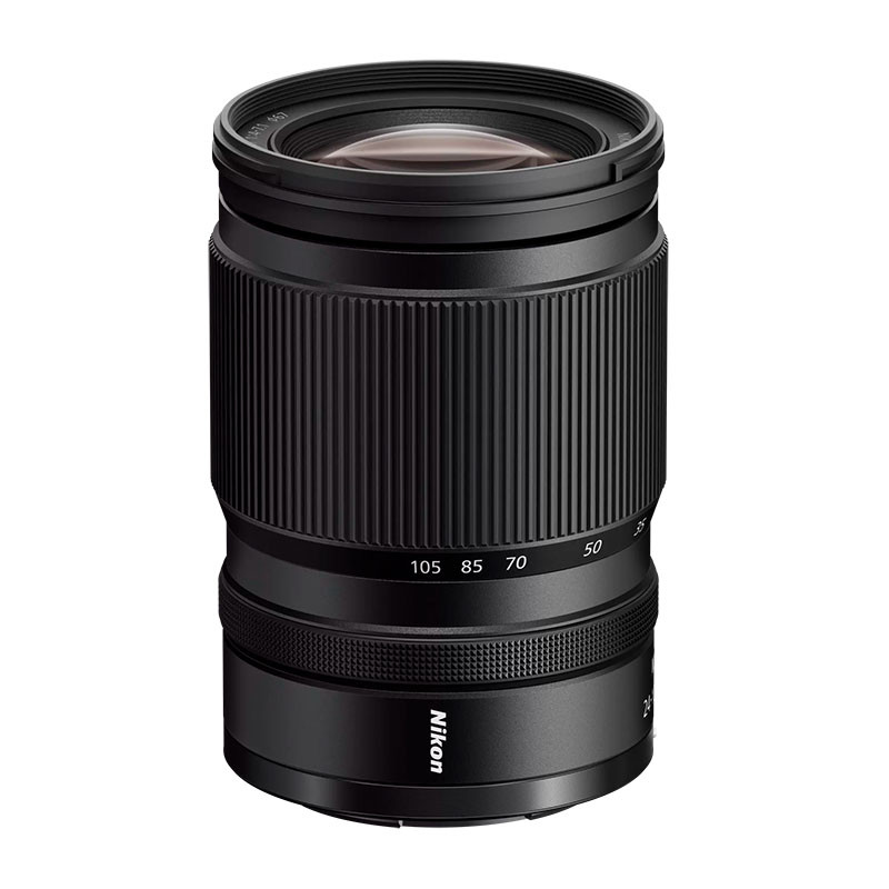 Yakınlaştırma halkası ve odak ayarları olan siyah bir Nikon kamera lensi.