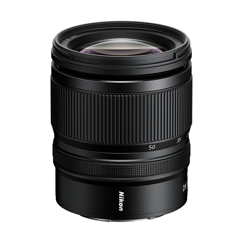 Schwarzes Nikon DX-Objektiv mit Zoomring und Brennweitenangaben.