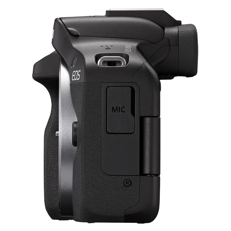 Vista laterale di una fotocamera nera con porta USB-C e ingresso MIC.