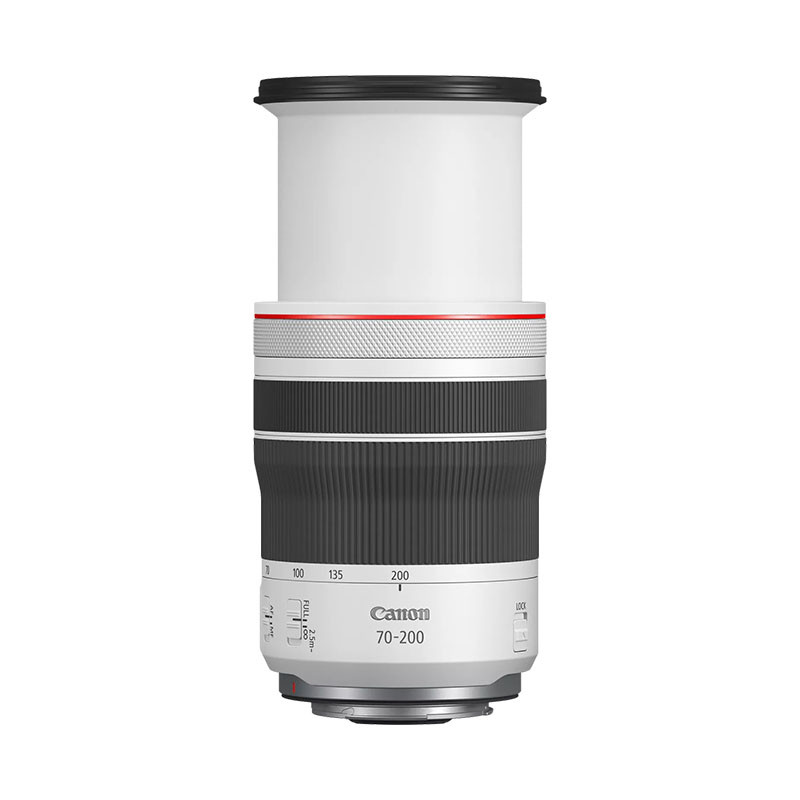 Un objetivo Canon 70-200mm blanco con anillos negros y rojos, sobre fondo blanco.