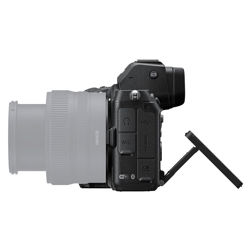 Fotocamera Nikon nera vista laterale con obiettivo, porte MIC, HDMI, WiFi, Bluetooth.