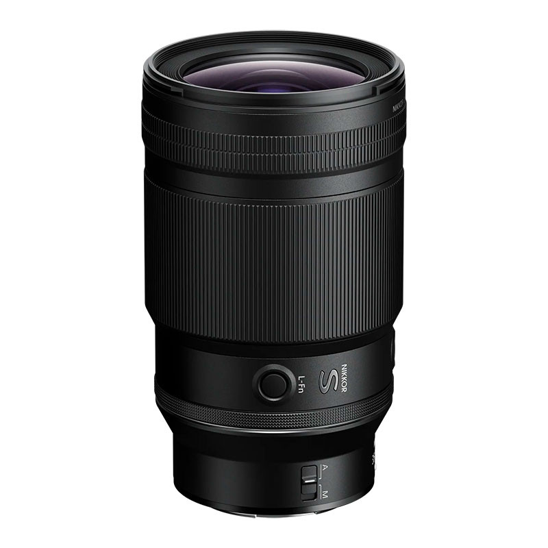 Un lente de cámara Nikon S-Line negro con agarres acanalados y controles.