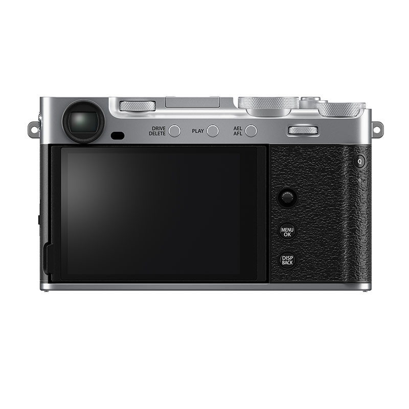 Rückansicht einer silbernen Digitalkamera mit schwarzem Texturgriff und LCD-Bildschirm.