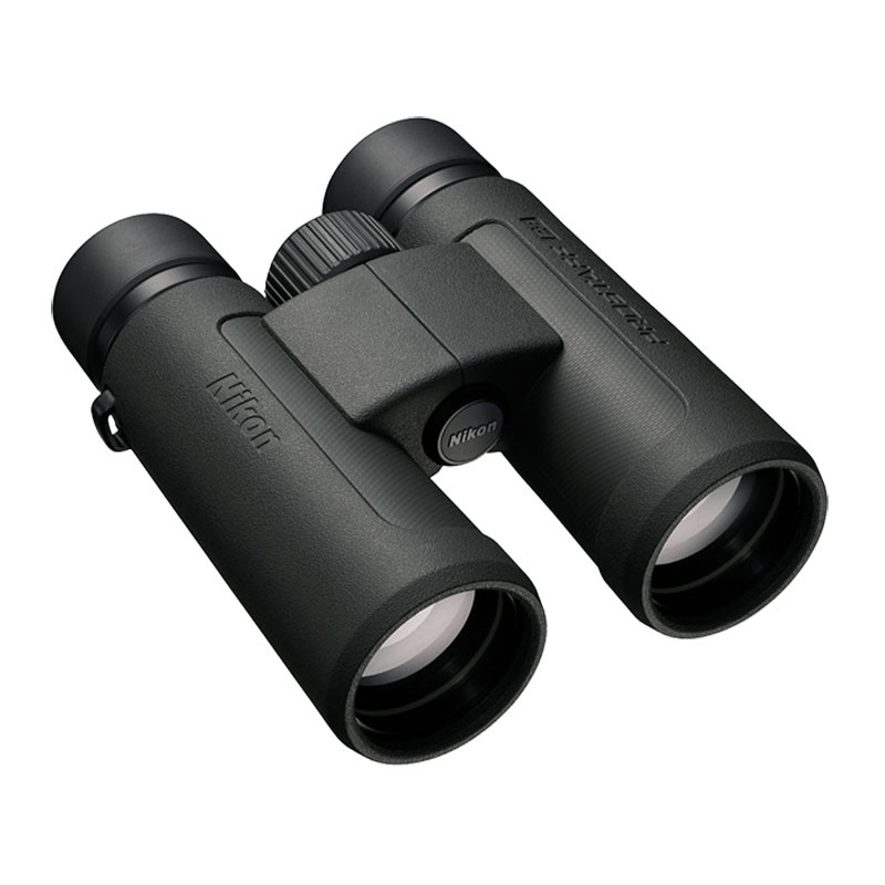 Schwarze Nikon Fernglas mit Fokusrad und Nikon-Logo.