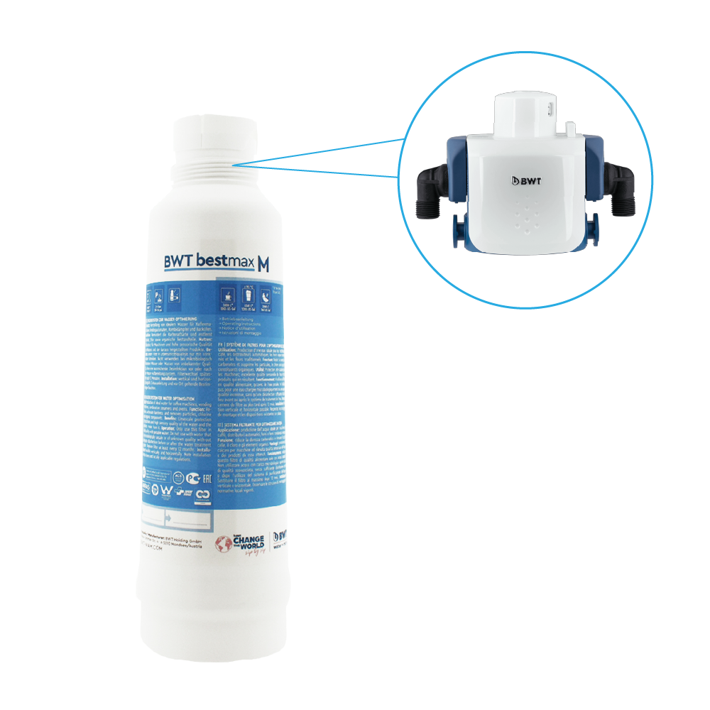 Ein weißer Wasserfilterbehälter mit BWT-Logo und blauem Deckel.
