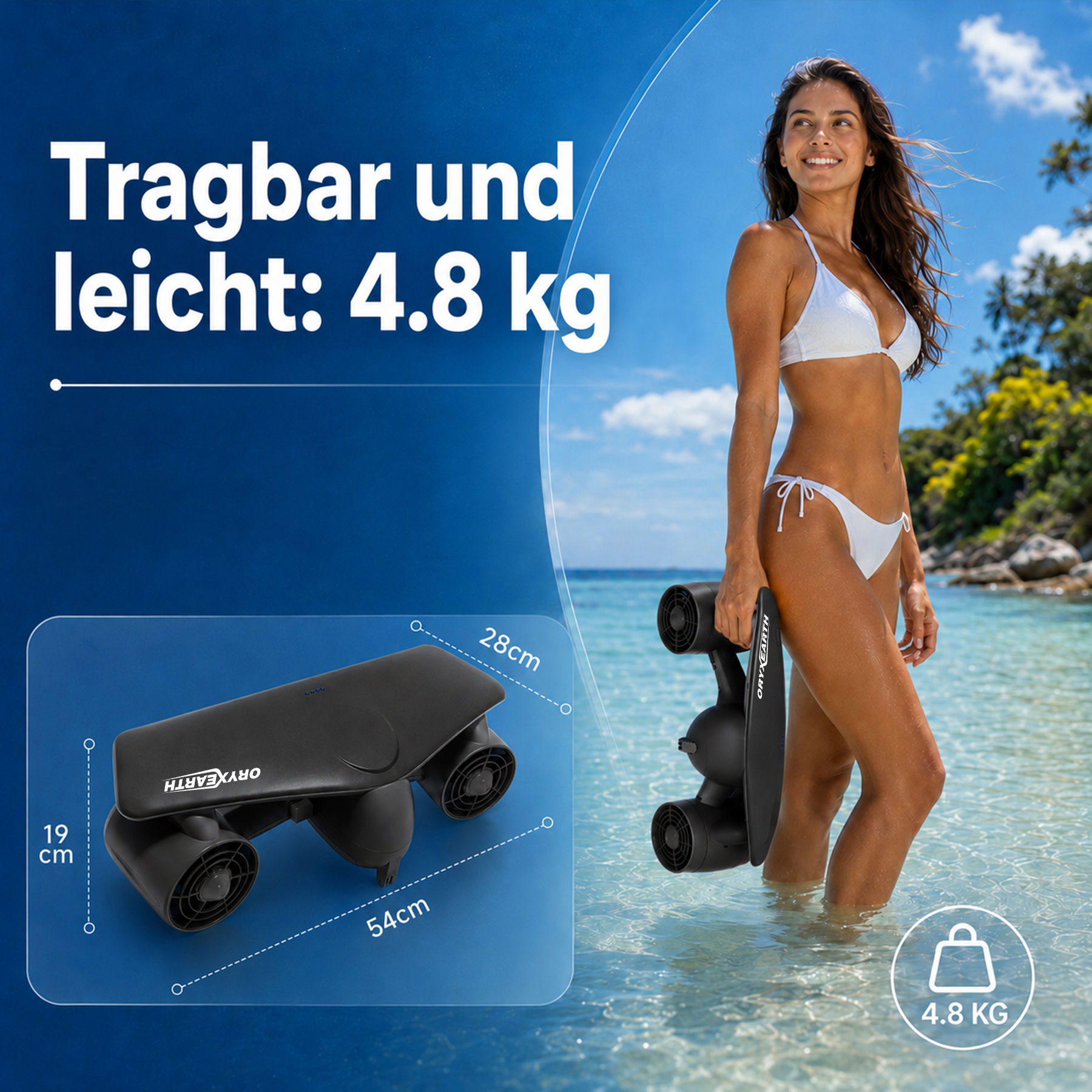 Frau im Bikini hält Unterwasser-Scooter am Strand. Maße und Gewicht 4.8kg.